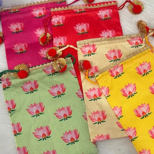 กระเป๋าหูรูดผ้าไหมบัวสำหรับงานแต่งงานตามเทศกาลงานเลี้ยง mehendi haldi ปีใหม่จีนสำหรับการสำเร็จการศึกษาหลังโรงเรียน - Product Image 1