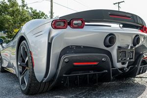 Ferrari SF90 Stradale 2021 d'occasion, excellent état, prêt à être expédié - Product Image 6