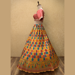 Fantaisie Tendance Banarasi Lehenga en moutarde avec un ton orange avec un beau travail Zari pour tous Look festif de l'Inde en gros - Product Image 5
