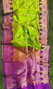 Sarees de seda brocados hechos a medida en color verde loro, borde granate y patrones ideales para reventa por diseñadores de ropa - Product Image 3