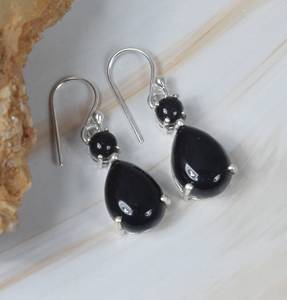 Boucles d'oreilles pendantes uniques en argent sterling 925 de qualité supérieure, onyx noir en forme de poire, style raffiné pour mariage et soirée - Product Image 1