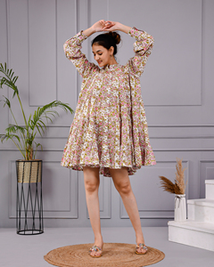 Vestido Corto de Algodón Estampado a Mano para Mujer |   Vestido Mini Floral con Vuelo |   Ropa Casual y de Resort India para Venta al por Mayor - Product Image 2