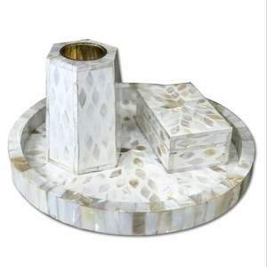 Brûleur de Bakhoor en bois de santal avec incrustation d'os de corne, artisanal, porte-encens, décoration de luxe pour la maison, parfum traditionnel du Moyen-Orient - Product Image 2