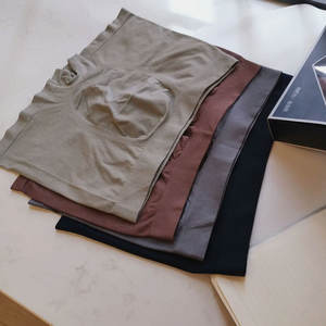 Essentials Caleçon boxeur pour homme sans étiquette Fourniture d'usine Prix bon marché Vente en gros Sous-vêtements pour homme sans couture respirant à haute élasticité - Product Image 6