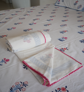 Manta Dohar de Algodón Suave de Color Rosa con Estampado Floral, Hecha a Mano, Lavable, Ligera y de Lujo para una Comodidad Acogedora - Product Image 3