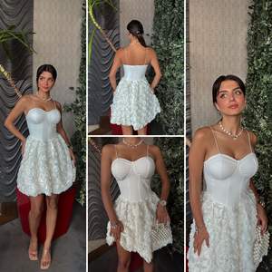 Robe 2171 faite à la main importée avec imprimé floral rose, silhouette trapèze sans bretelles, taille naturelle, tissu organza - Product Image 2