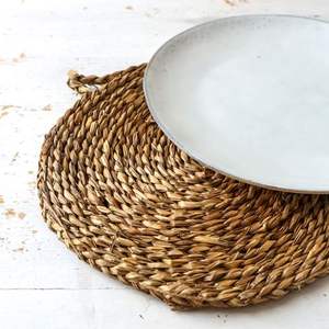 Napperons écologiques en jacinthe d'eau, design rond, idéaux pour la vente en gros d'accessoires de maison de style bohème et rustique - Product Image 4