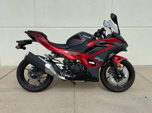 nos nouvelles Kawasaki NINJAs 500 SE ABS de haute qualité 2025 PRÊTES À ÊTRE EXPÉDIÉES DANS LE MONDE ENTIER - Product Image 2