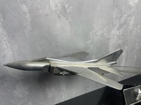 Modèle de chasseur vintage en aluminium Art Déco, artisanat métallique fait main, décoration de bureau et de maison, objet de collection de haute qualité