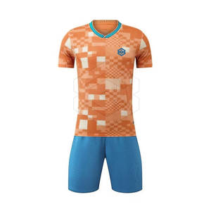 ชุดฟุตบอลผู้ชายสีตามสั่ง ผ้าโพลีเอสเตอร์ 100% น้ำหนักเบา ระบายอากาศดี เหมาะสำหรับฤดูร้อน ขายดี - Product Image 4