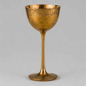 Gobelet brillant vintage en métal doré Calice à vin Gobelet de finition antique traditionnelle pour les rituels religieux et les autels d'église - Product Image 3