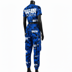 ชุดเซ็ตผู้หญิงพรีเมียม ผ้าคอตตอนโพลีเอสเตอร์สแปนเด็กซ์ 240 GSM สีน้ำเงินดำ ลายกราฟิก เสื้อครอปท็อป กางเกงจ็อกเกอร์ทรงคาร์โก้ พร้อมปักโลโก้ตามสั่ง - Product Image 5