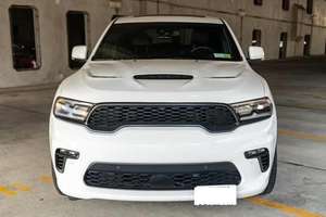 SUV Usado de Alto Rendimiento 2023, Tamaño Grande, Motor V8 de 6.4L, Automático, Asientos de Cuero, Techo Panorámico, Configuración Deportiva, Tracción en las Cuatro Ruedas, Características Premium - Product Image 2