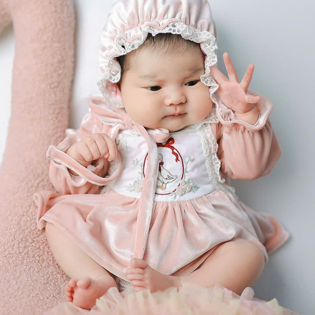 ชมพู-ขาว