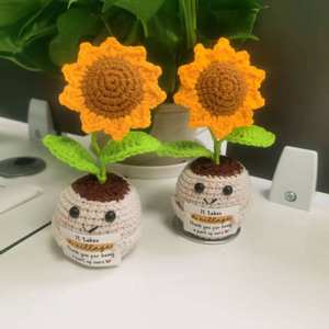 Ornements de plantes en pot en crochet Tournesol Amour, Artisanat textile fait main, Artisanat de tissu personnalisé, Cadeau en gros pour le soutien émotionnel - Product Image 1