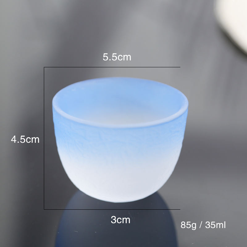 สีฟ้าและสีขาว