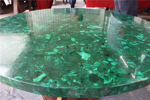 Pierre précieuse labradorite faite à la main, verte, décoration de luxe pour la maison, objet de table avec un design d'amour - Product Image 2