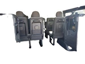 SUV Ultra-Lujo de 7 Plazas con Asientos de Tela R18, Motor Turbo de Gasolina de Más de 4L, Automático, Volante a la Izquierda, para Transporte de Pasajeros - Product Image 3