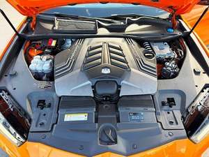 Increíble Lamborghini Urus AWD 2022 Usado en Perfectas Condiciones con Poco Kilometraje en Existencia, Ofrecido a un Precio Increíble - Product Image 2