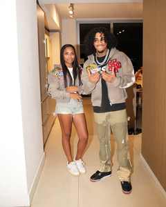 Sudaderas con capucha al por mayor para mujer Sudaderas con capucha de color liso hechas a medida Sudaderas con capucha de mujer de alta calidad Precio razonable Logotipo y diseño personalizados - Product Image 3