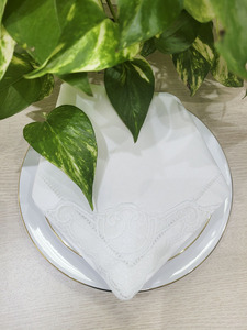 Serviette de table personnalisée bon marché dentelle brodée blanc sur blanc coton ajouré serviette de table pour la maison hôtel événements serviettes en tissu - Product Image 2