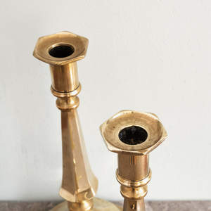 Bougeoir en métal doré de qualité supérieure et design classique pour pièce maîtresse de vacances et atmosphère romantique au meilleur prix - Product Image 5