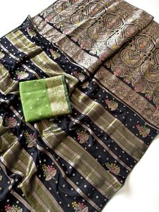 Sari de viscosa y seda crepé con tejido jacquard dorado Zari, diseño floral completo, Minakari Butta, Pallu rico, sin arrugas, para fiestas. - Product Image 3