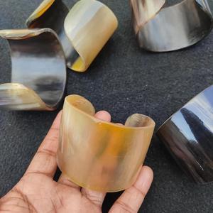 Bijoux en corne de buffle naturelle bracelet manchette en corne bijoux de mode de créateur de style vintage purement artisanal - Product Image 3