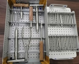 A + Juego de instrumentos ortopédicos y de columna vertebral 50 PCS Juego completo de acero inoxidable con función de extracción de tornillos rotos - Product Image 1