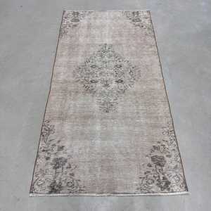 Tapis turc 3,1 x 6,1 pieds, gris, plantes et arbres, tapis vintage en laine - Product Image 1