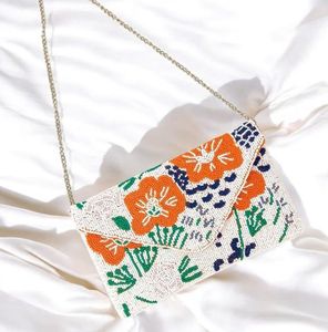 คลัทช์ทำด้วยมือที่สวยงามด้วยเม็ดลูกปัดตัวเลือกเย็บปักถักร้อยดอกไม้ - Product Image 1