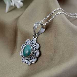 Nouveau design Collier pendentif fleur bohème en laiton tribal pour femme, plaqué argent, avec pierre précieuse florale, vente en gros - Product Image 4