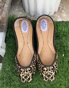 Khussa ethnique bleu avec travail au fil, écologique, durable, pour femmes, avec un design tendance et de haute qualité - Product Image 2