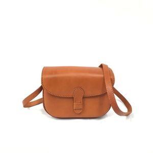 Mini bandolera clásica de cuero para SILLÍN para mujer, bolso de hombro tostado hecho a mano con cierre de solapa y aspecto Vintage de Indonesia - Product Image 4