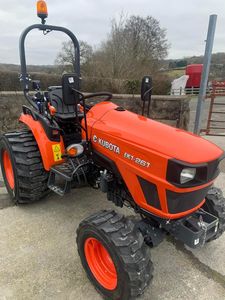 Mini tracteur agricole d'occasion pour KUBOTA LA526 4x4 Moteur diesel à fonctionnement parfait Livraison rapide Quatre roues motrices Core Inclusive - Product Image 4