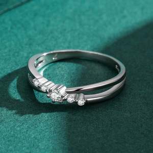 Anillo de Boda Jeulia Classic Twist de Plata Pura con Incrustaciones de Circonio - Product Image 3
