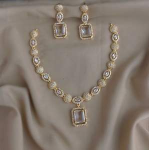 Conjunto de collar de último diseño CZ Acabado mate Moderno Minimal Cómodo de usar para fiestas Hecho de latón - Product Image 5