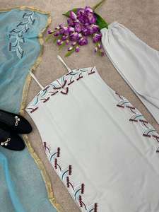 นําเสนอคอลเลกชันเย็บเต็มคอลเลกชัน Faux Georgette ใหม่พร้อมงานปักแฟนซี 3 ชิ้นชุดสูทอินเดียสําหรับสตรี - Product Image 4