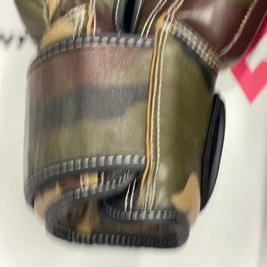 Guantes de Boxeo Fairtex de Último Modelo con Diseño de Camuflaje, Personalizados con Marca, de Cuero Vacuno Genuino para Muay Thai, con Cierre de Correa para Sparring - Product Image 4