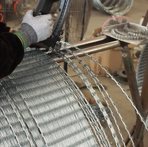 <span class=keywords><strong>ลวดหนาม</strong></span>คุณภาพสูง <span class=keywords><strong>ลวดหนาม</strong></span>กันขโมยแบบม้วน <span class=keywords><strong>ลวดหนาม</strong></span>คอนเสิร์ติน่า จัดส่งรวดเร็ว - Product Image 3