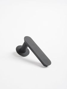 HaloLatch-Barre d'entrée élégante en laiton avec poignée Regal Crest, design haut de gamme, laiton artisanal avec finition patinée vintage - Product Image 5