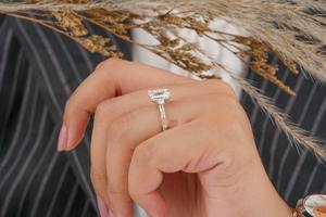 Anillo de diamantes de plata de ley de la mejor calidad, joyería de lujo para compromiso, boda o aniversario para mujer disponible para la venta - Product Image 2
