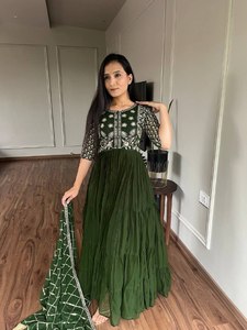 ชุดปาร์ตี้ที่สวยงามและ dupatta กับงานปักตามลำดับ - Product Image 4