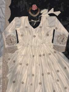 มองหาชุดออกแบบสวยสีเดียวกันนี้อยู่บนผ้าไหมชินอนด้านในและเขียนโค้ดด้วยงาน Sequnce - Product Image 4