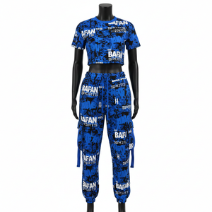 ชุดเซ็ตผู้หญิงพรีเมียม ผ้าคอตตอนโพลีเอสเตอร์สแปนเด็กซ์ 240 GSM สีน้ำเงินดำ ลายกราฟิก เสื้อครอปท็อป กางเกงจ็อกเกอร์ทรงคาร์โก้ พร้อมปักโลโก้ตามสั่ง - Product Image 6