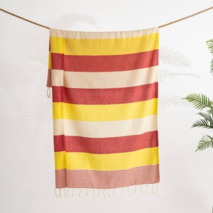 Serviette de plage turque à rayures jaunes et rouges, 33x66 pouces - Product Image 1