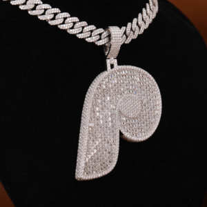Luxueux diamant Moissanite 925 argent Sterling P pendentif personnalisé style hip-hop glacé pour hommes avec nouveau pendentif de conception personnalisée - Product Image 2