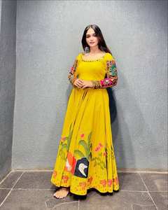 Navratri Special Indian Festival Party Wear Pure Rayon Digital Impreso Chine Stitch Real Mirror Work Top y Dupatta impresa - Product Image 1