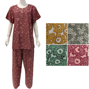 Pijama de uso diario de rayón de alta calidad para mujer, un conjunto de manga corta y pantalones largos - Product Image 1