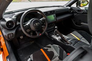 Toyota GR86 2023 d'occasion en excellent état, édition spéciale 10e anniversaire, boîte manuelle à 6 vitesses, 1 sur 860 exemplaires de l'édition spéciale 10e anniversaire - Product Image 4